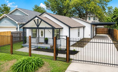 Photo of 4409 Mckinley Street, Houston, TX 77051 (MLS # 28649859)