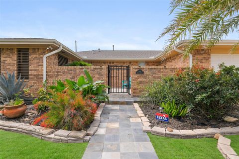 Photo of 7806 Pruitt Drive, Galveston, TX 77554 (MLS # 69464767)