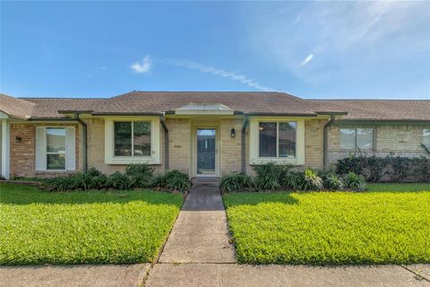 Photo of 3876 Laura Leigh Drive, Friendswood, TX 77546 (MLS # 77039648)