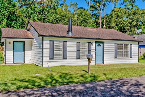 Photo of 200 Lynwood Street, Vidor, TX 77662 (MLS # 94806322)