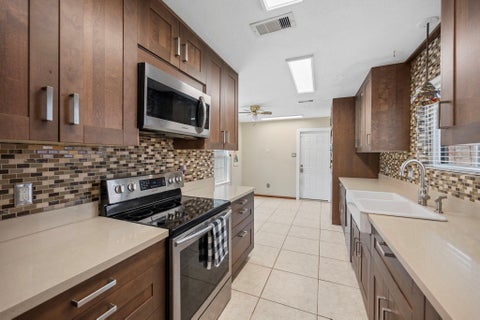 Photo of 2327 Colonial Ridge Drive, Friendswood, TX 77546 (MLS # 52801303)