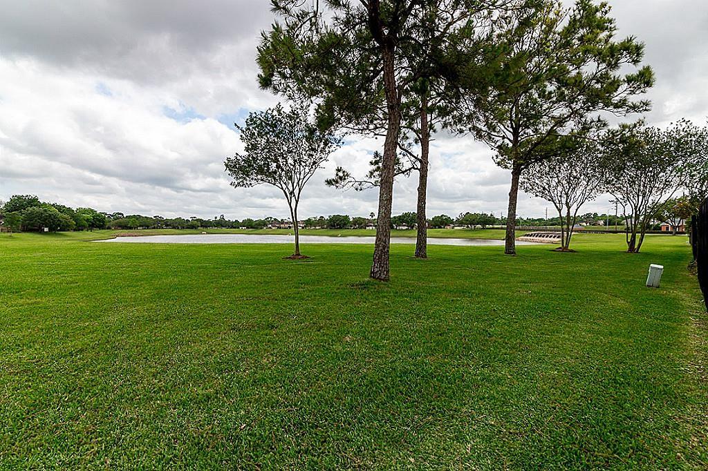 Photo of 4911 Avondale Drive, Sugar Land, TX 77479 (MLS # 14186700)