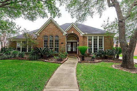 Homes For Sale - 4911 Avondale Drive<br/> Sugar Land, TX 77479