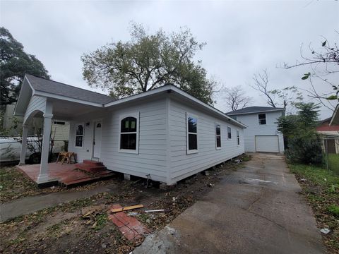 Photo of 7033 Avenue E, Houston, TX 77011 (MLS # 16078220)