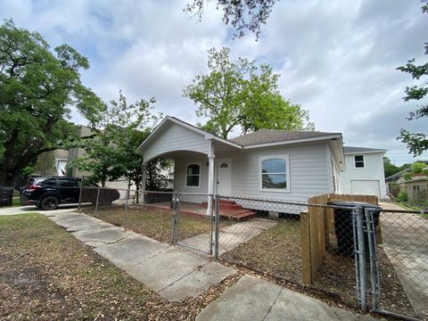 Photo of 7033 Avenue E, Houston, TX 77011 (MLS # 16078220)
