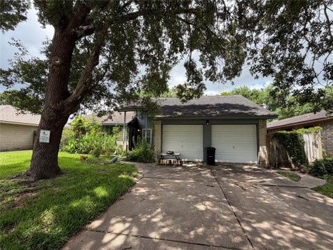 Photo of 16111 Tibet Road, Friendswood, TX 77546 (MLS # 98771806)