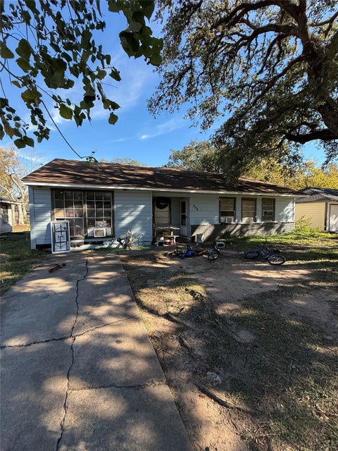 Photo of 303 Cypress Street, Lake Jackson, TX 77566 (MLS # 28174297)