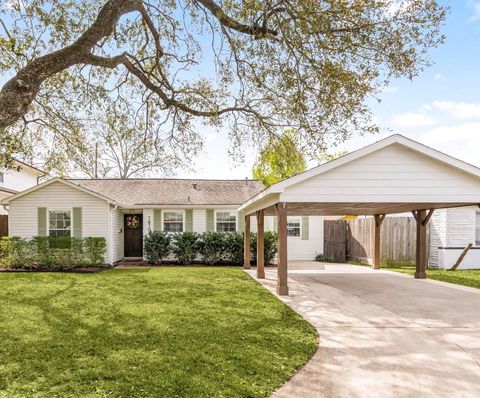 Homes For Sale - 1815 Chantilly Lane<br/> Houston, TX 77018