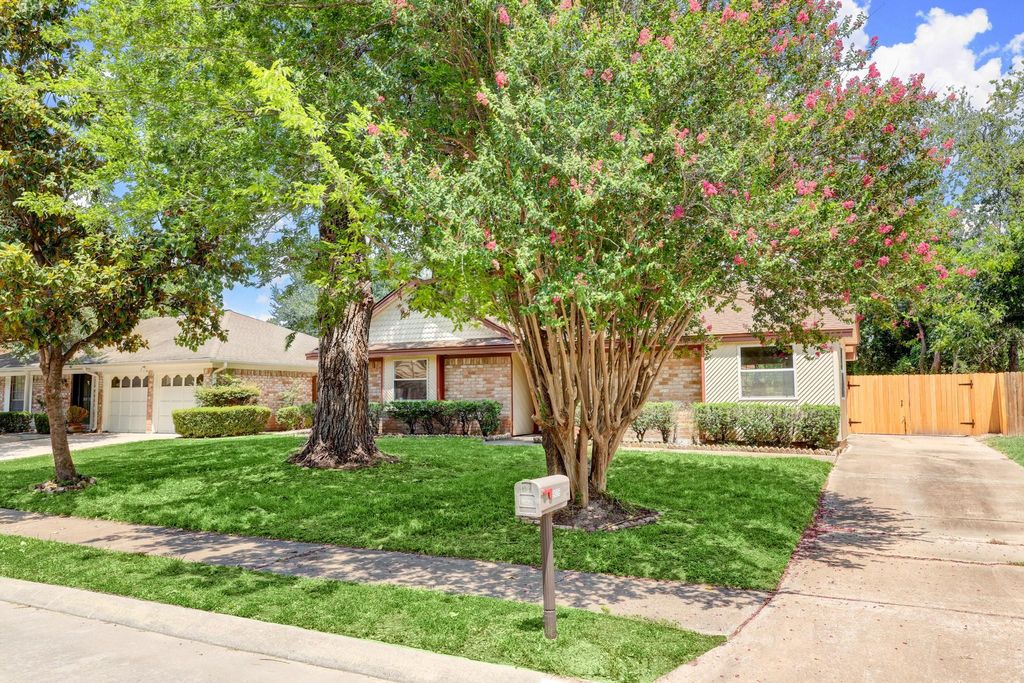 Photo of 9006 Stone Brook Lane, Houston, TX 77040 (MLS # 38946644)