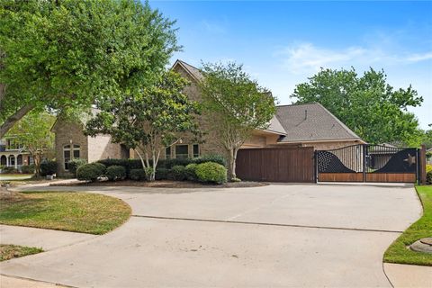 Photo of 704 Heritage Oaks Dr Dr, Angleton, TX 77515 (MLS # 26943772)