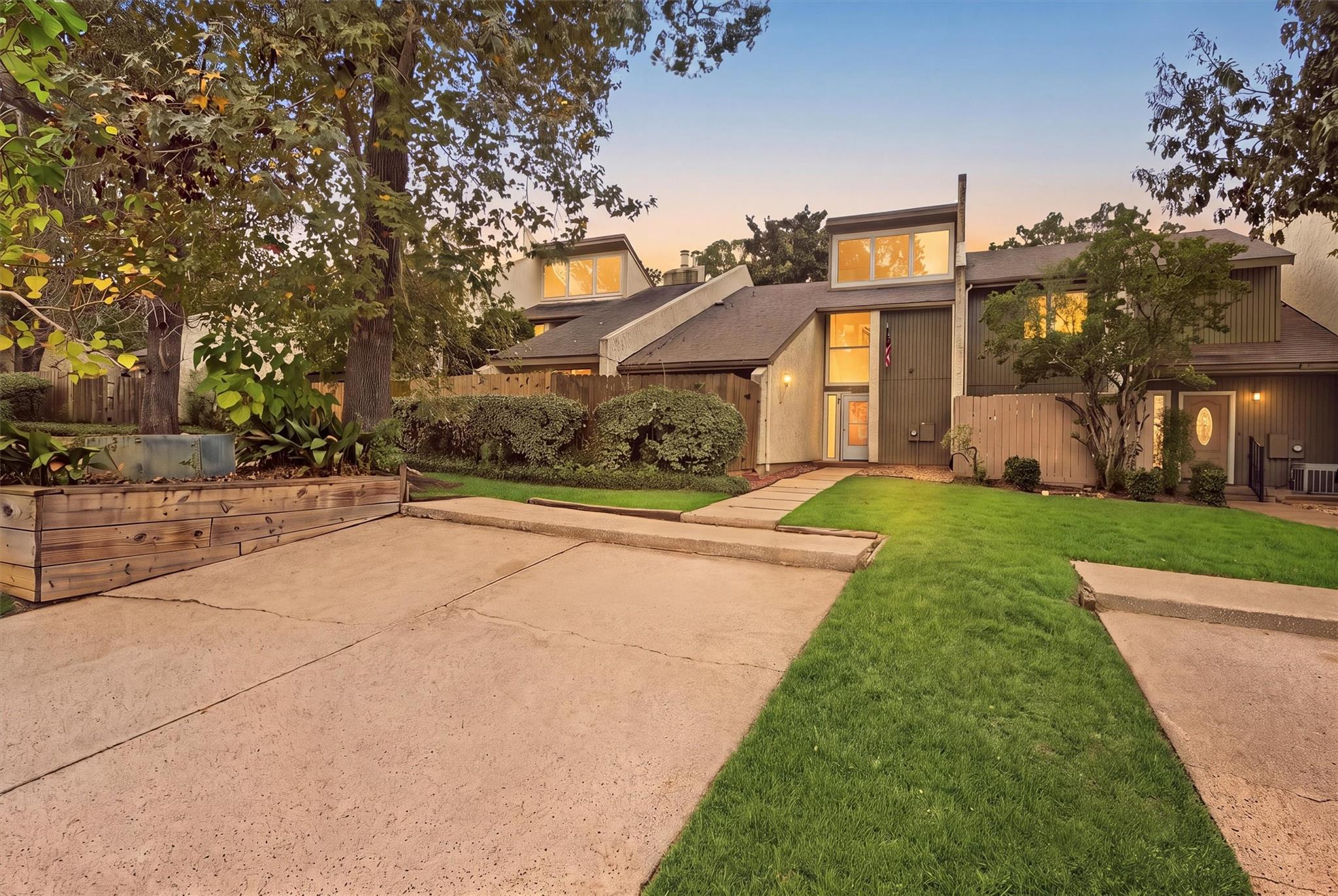 12315 Glenview Drive