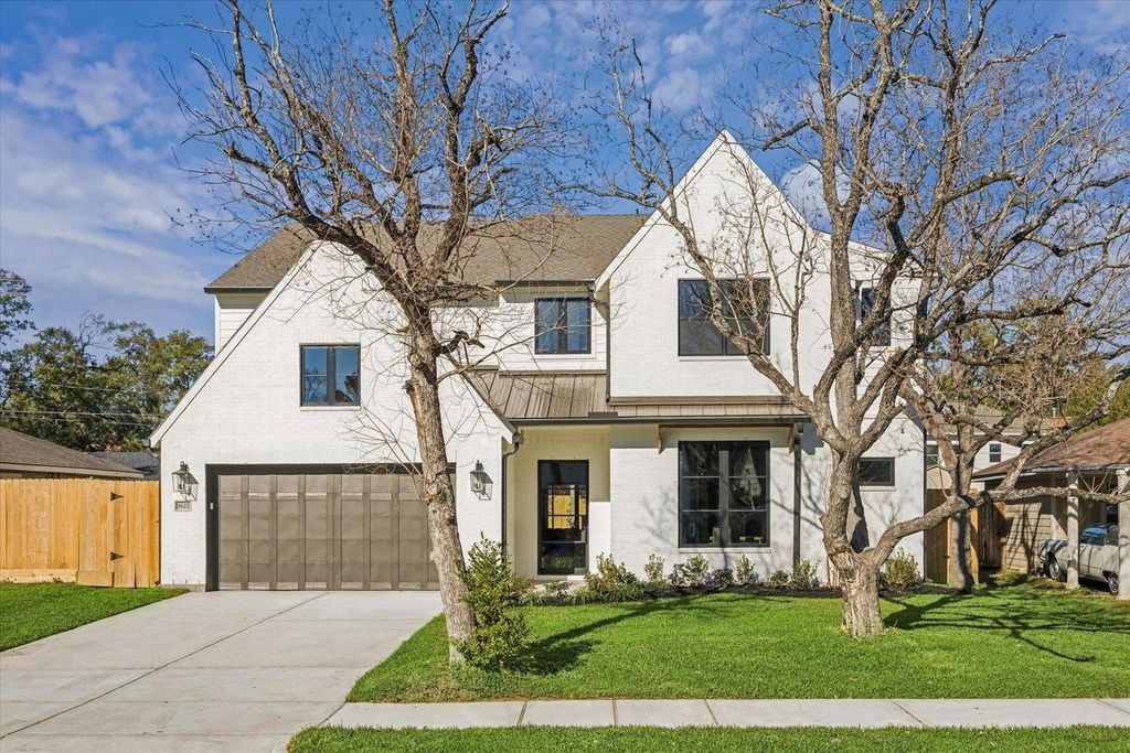 Photo of 1622 Candlelight Lane, Houston, TX 77018 (MLS # 65419108)