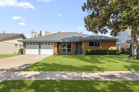 Photo of 7622 Troulon Drive, Houston, TX 77074 (MLS # 74090631)