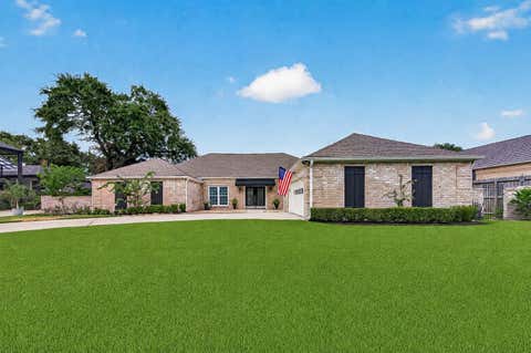 Photo of 822 Merrick Drive, Sugar Land, TX 77478 (MLS # 85863140)