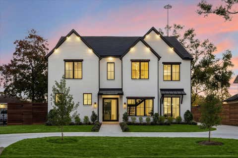 Photo of 431 W 30th Street, Houston, TX 77018 (MLS # 84965069)