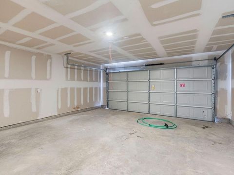 Photo of 219 Stoney Ridge, Lufkin, TX 75904 (MLS # 90975192)