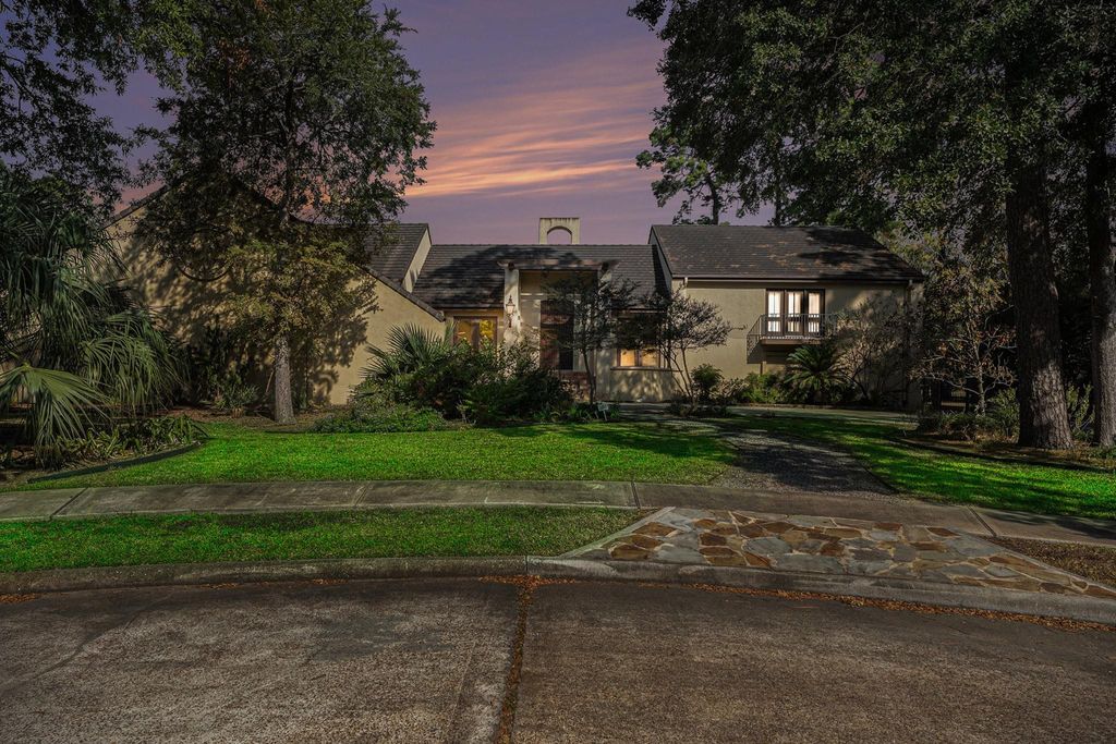 Photo of 4 Del Oro Court, Baytown, TX 77521 (MLS # 57585304)