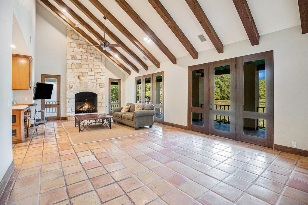 Photo of 4 Del Oro Court, Baytown, TX 77521 (MLS # 57585304)