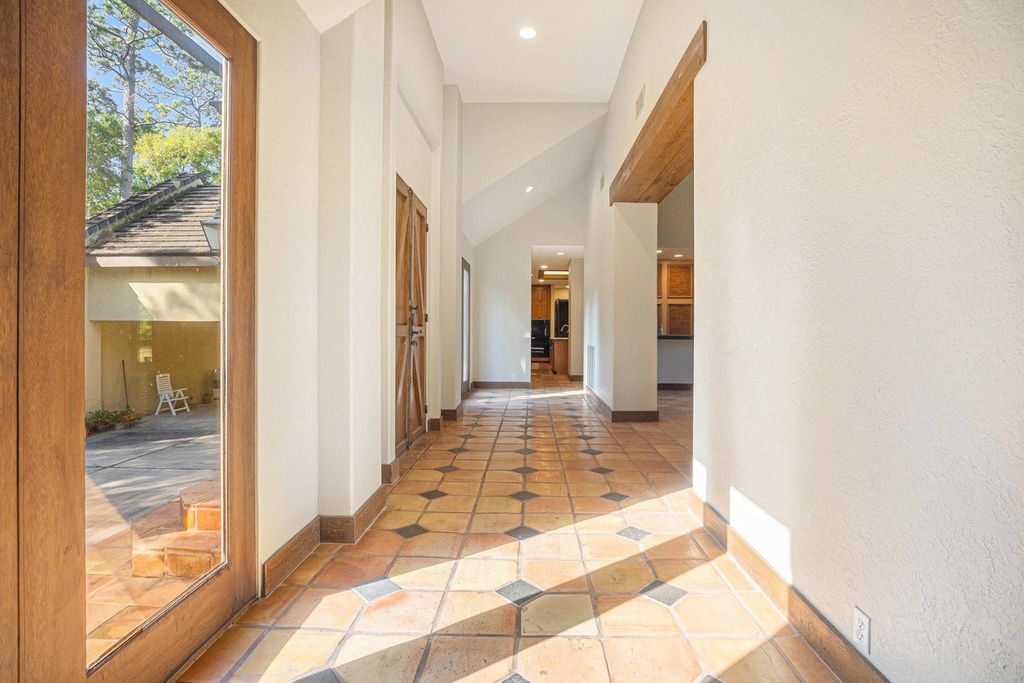 Photo of 4 Del Oro Court, Baytown, TX 77521 (MLS # 57585304)