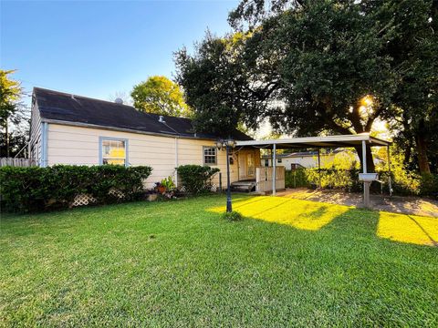 503 W Pitts Avenue Pasadena TX 77506