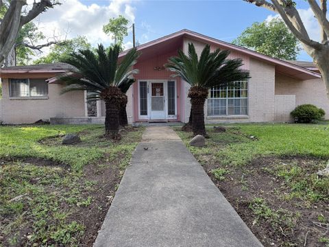 Photo of 125 N Carolina Street, Houston, TX 77029 (MLS # 25633612)
