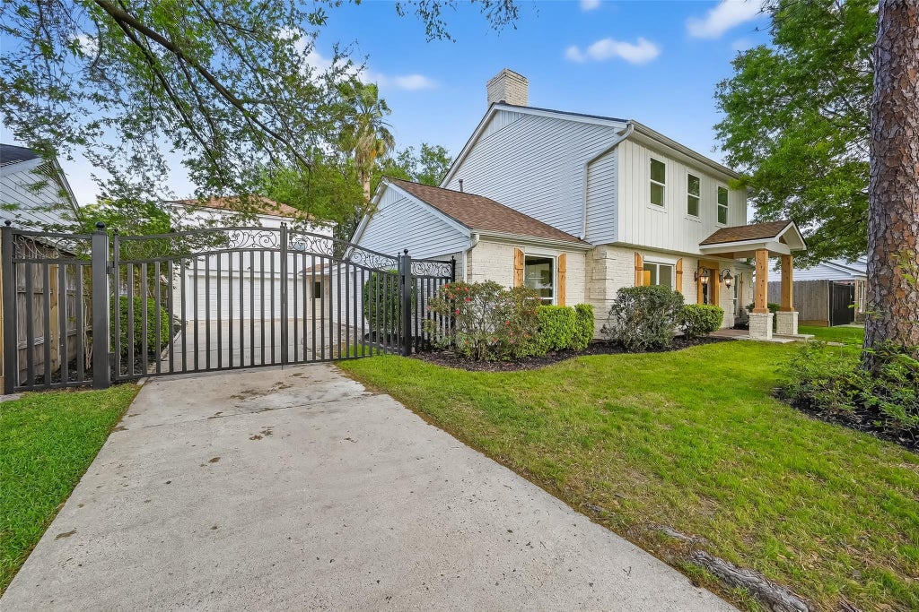 Photo of 2734 Triway Lane, Houston, TX 77043 (MLS # 71494193)