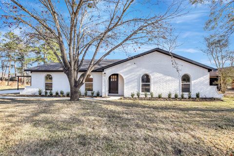 Homes For Sale - 1211 Mere Drive<br/> Pinehurst, TX 77362