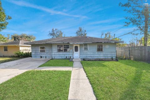 Photo of 14023 Rosecrest Drive, Houston, TX 77045 (MLS # 90832272)