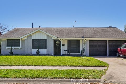 2004 S Palm Court Pasadena TX 77502