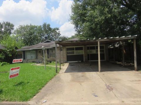 Photo of 8811 Burford Lane, Houston, TX 77088 (MLS # 26057674)