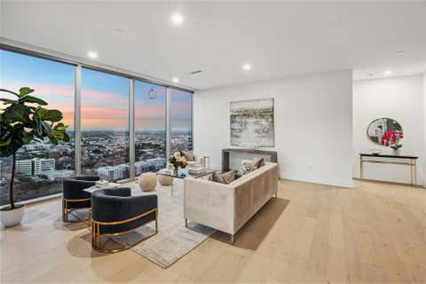 Condo For Sale - 1711 Allen Parkway #2301<br/> Houston, TX 77019