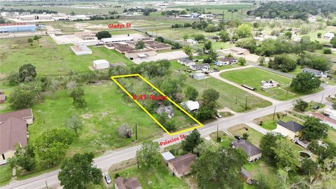 Photo of 710 Palacios Street, El Campo, TX 77437 (MLS # 91081860)
