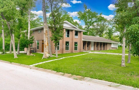Photo of 200 Broken Bough Lane, Conroe, TX 77304 (MLS # 60102570)