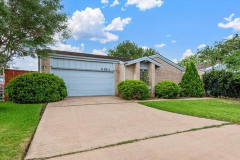 Photo of 6351 Cambridge Glen Lane, Houston, TX 77035 (MLS # 9600108)