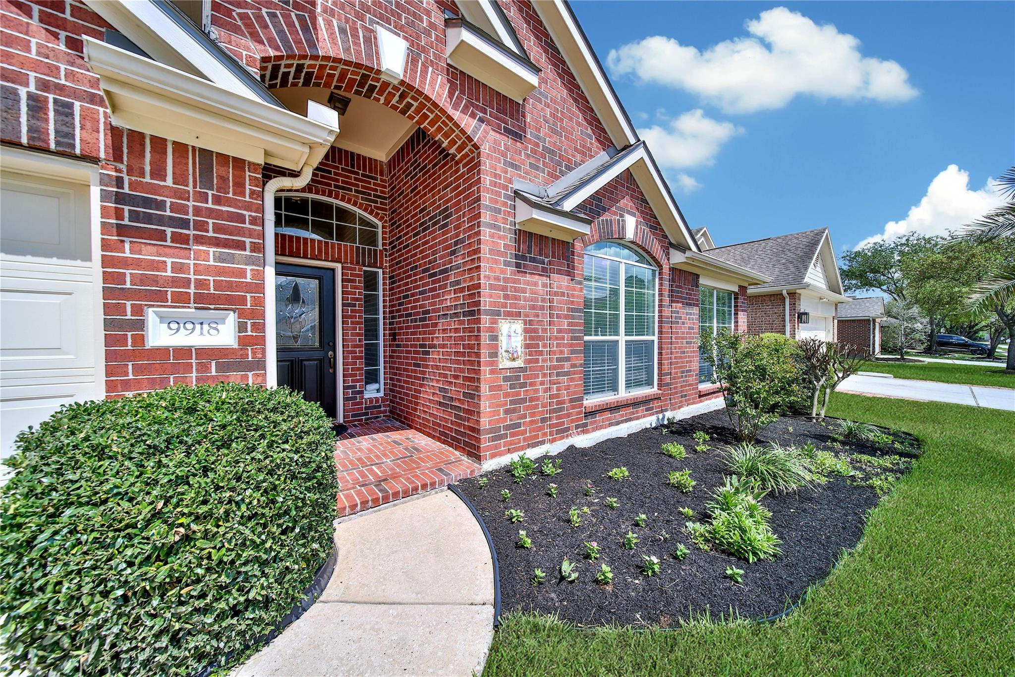 9918 Memorial Crossing Drive