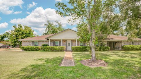 Photo of 102 S Bow Drive, Jones Creek, TX 77541 (MLS # 34319707)