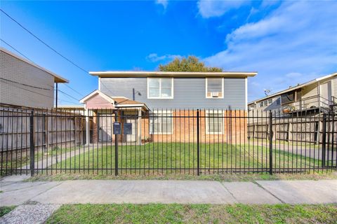 Photo of 2915 Palm Street #Down, Houston, TX 77004 (MLS # 83182968)