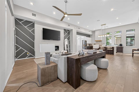 Tiny photo for 607 Memorial Heights Drive, Houston, TX 77007 (MLS # 16297655)