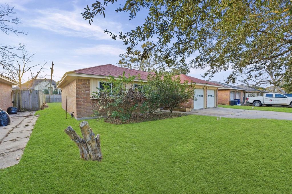 Photo of 622 Seminole Drive, Kemah, TX 77565 (MLS # 98099500)