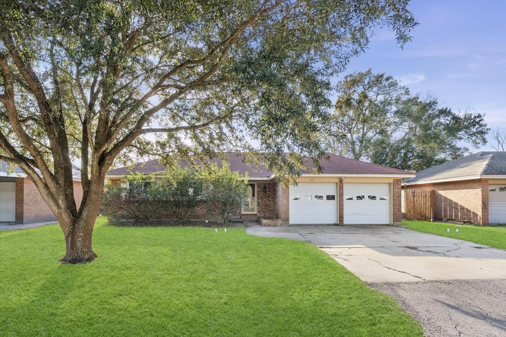 Photo of 622 Seminole Drive, Kemah, TX 77565 (MLS # 98099500)