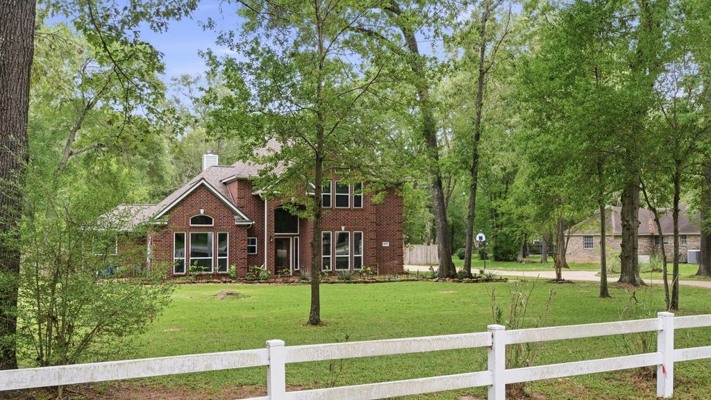 Photo of 2024 Old River Road, Montgomery, TX 77356 (MLS # 38385892)