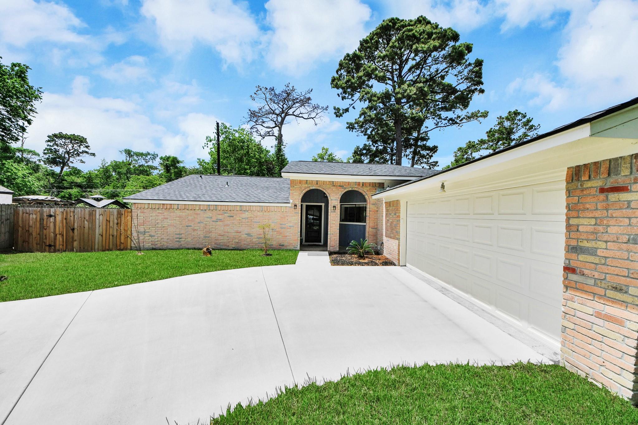 7427 Willow Oak Drive