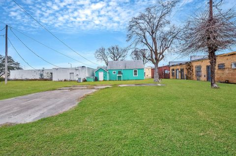 Photo of 617 4th Avenue N, Texas City, TX 77590 (MLS # 55952484)