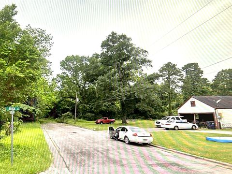 Homes For Sale - 310 Ogletree Street<br/> Livingston, TX 77351