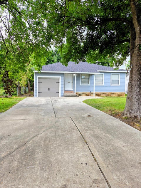 Photo of 603 Maple Avenue, Pasadena, TX 77506 (MLS # 25809172)