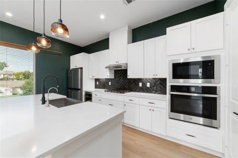 Photo of 2308 Reinerman Street, Houston, TX 77007 (MLS # 62879020)