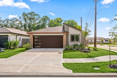 Photo of 12902 Wempe Way, Houston, TX 77047 (MLS # 51956716)