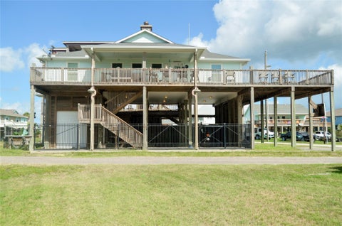 Photo of 903 S Cove, Crystal Beach, TX 77650 (MLS # 9860346)