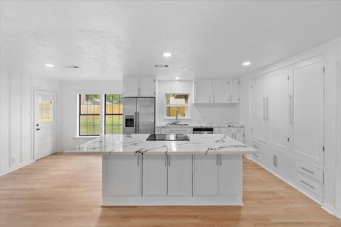 Photo of 2214 Ansbury Drive, Houston, TX 77018 (MLS # 61494558)