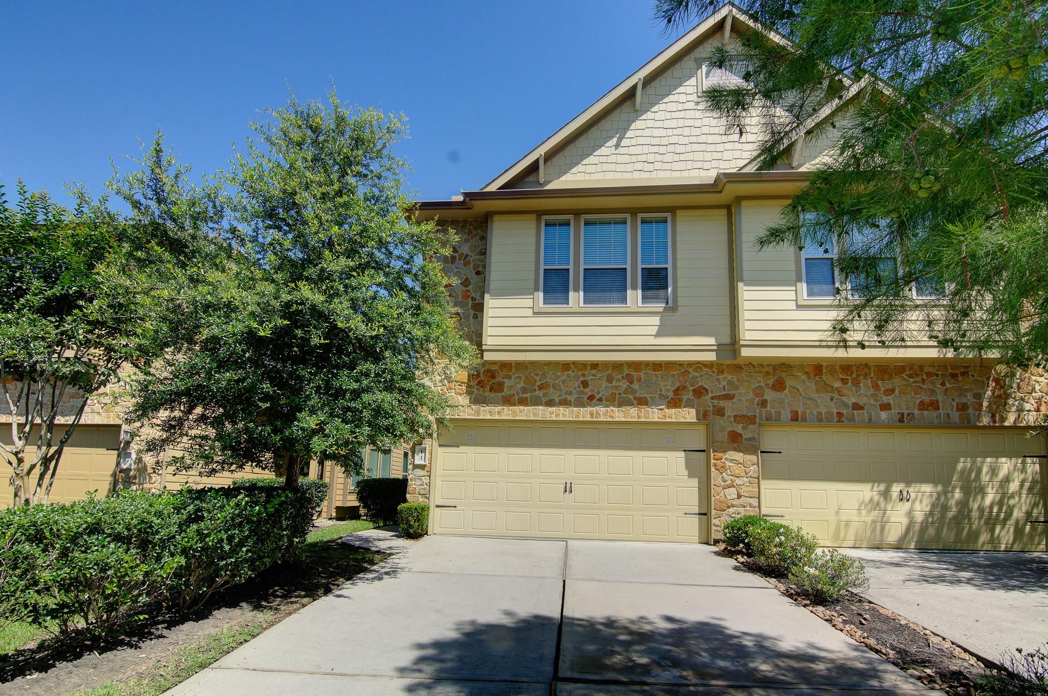 11 Cheswood Manor